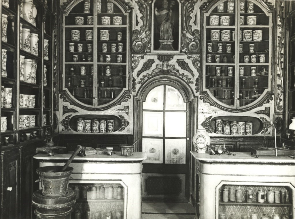 Resultado de imagen para museo farmacia ucm"